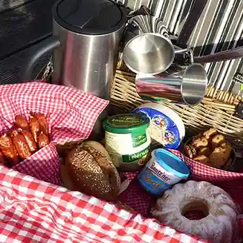 Picknick Ballonfahrt mit Frühstück Snack Kaffee Ballon fahren zum Sonnenaufgang